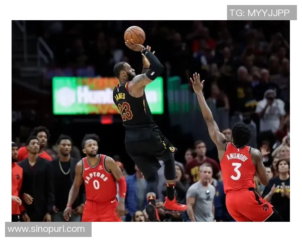 詹姆斯强突篮下 抛投打板命中打成2+1 詹姆斯强突篮下 抛投打板命中打成2+1