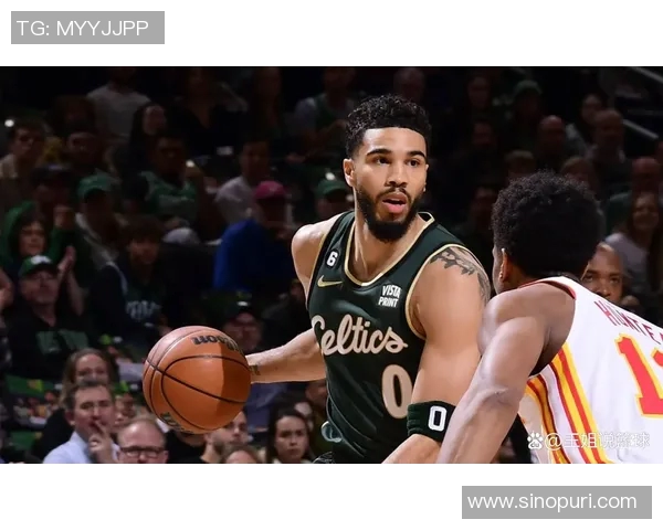 布朗:塔图姆一直都非常活跃 几乎每次出征客场和会议他都参与 布朗:塔图姆一直都非常活跃 几乎每次出征客场和会议他都参与