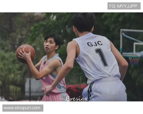 这球吹一辈子!中学生篮球班赛一学生面对贴防完成后场三分绝杀 这球吹一辈子!中学生篮球班赛一学生面对贴防完成后场三分绝杀