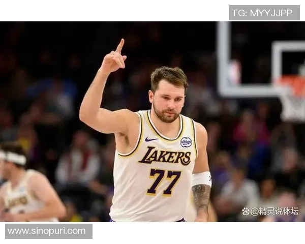 詹姆斯错失技术犯规罚球,雷迪克称东契奇更应罚球! 詹姆斯错失技术犯规罚球,雷迪克称东契奇更应罚球!