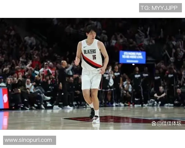 杨瀚森又进化了！开拓者22分惨败勇士，库里7分11助，巴特勒16+6